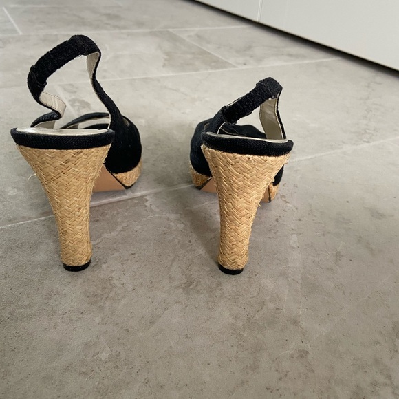 Le Chateau black slingback sandal. Size 6. - Picture 5 of 5